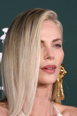 Charlize Theron, Pasifik Tasarım Merkezi 'ndeki 2024 Bebek Galası' nda 9 Kasım 2024, Los Angeles, CA