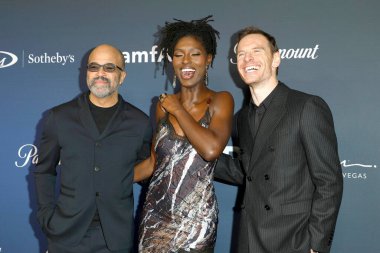 Jeffrey Wright, Jodie Turner Smith, Michael Fassbender Wynn Las Vegas AMFAR Las Vegas 'ta 22 Kasım 2024, Las Vegas, CA