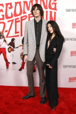 Dylan Brosnan, Avery Wheless TCL Çin Tiyatrosu 'ndaki Led Zeppelin Los Angeles Özel Gösterimi' nde 27 Ocak 2025, Los Angeles, CA