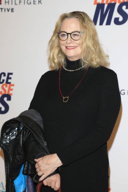 Cybill Shepherd, 20 Mayıs 2022 'de Century Plaza Hotel' deki MS Gala 'yı Siliş Yarışı' nda Century City, CA