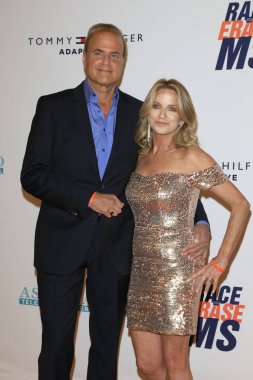 David Goldstein, Dorothy Lucey 20 Mayıs 2022 'de Century Plaza Hotel' deki 29. Yıllık MS Galası 'nda Century City, CA