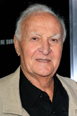 Robert Loggia, 30 Eylül 2013 'te Beverly Hills, CA' de Sinema Sanatları ve Bilimleri Akademisi 'nde Kaptan Phillips Premiere' de.