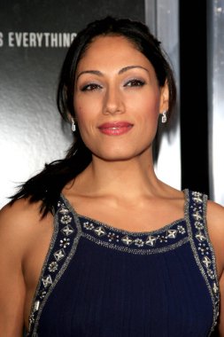 Tehmina Sunny, 30 Eylül 2013 'te Beverly Hills, CA' de Sinema Sanatları ve Bilimleri Akademisi 'nde Kaptan Phillips Premiere' de