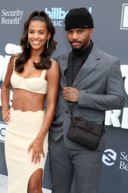 Kendra Bailey, Bryson Tiller, MGM Grand Garden Arena 'da verilen 2022 Billboard Müzik Ödülleri' nde 15 Mayıs 2022 tarihinde Las Vegas, Nevada, ABD