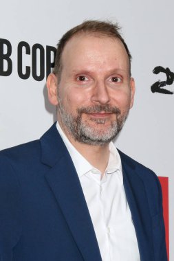 Kosta Kondilopoulos, 23 Nisan 2025 'te Harmony Gold' daki Mob Cop Premiere 'de Los Angeles, CA