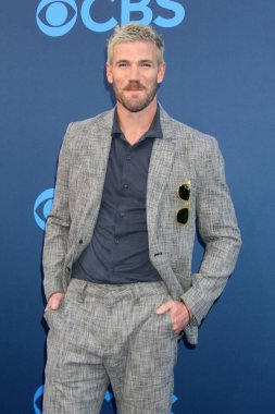 Austin Stowell, CBS Festivali 2025 Paramount Stüdyoları 'nda 7 Mayıs 2025, Los Angeles, CA
