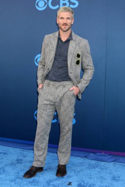 Austin Stowell, CBS Festivali 2025 Paramount Stüdyoları 'nda 7 Mayıs 2025, Los Angeles, CA