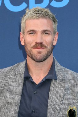 Austin Stowell, CBS Festivali 2025 Paramount Stüdyoları 'nda 7 Mayıs 2025, Los Angeles, CA