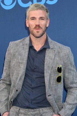 Austin Stowell, CBS Festivali 2025 Paramount Stüdyoları 'nda 7 Mayıs 2025, Los Angeles, CA