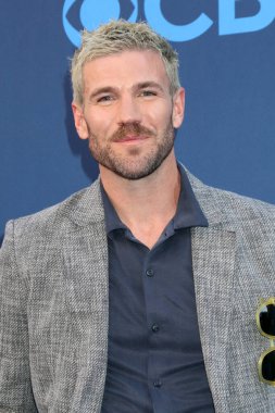 Austin Stowell, CBS Festivali 2025 Paramount Stüdyoları 'nda 7 Mayıs 2025, Los Angeles, CA