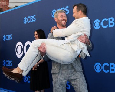Austin Stowell, Kyle Schmid CBS Festivali 2025 Paramount Stüdyoları 'nda 7 Mayıs 2025, Los Angeles, CA