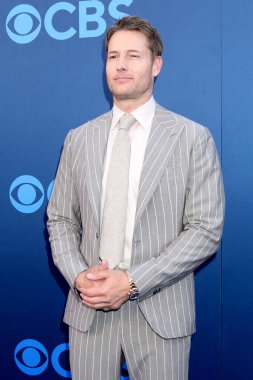 Justin Hartley CBS Festivali 2025 Paramount Stüdyoları 'nda 7 Mayıs 2025, Los Angeles, CA