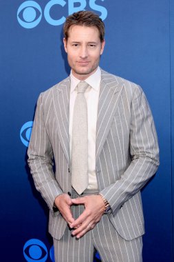 Justin Hartley CBS Festivali 2025 Paramount Stüdyoları 'nda 7 Mayıs 2025, Los Angeles, CA