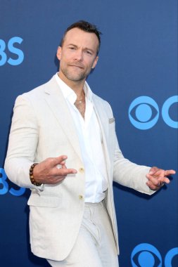 Kyle Schmid, CBS Festivali 2025 Paramount Stüdyoları 'nda 7 Mayıs 2025, Los Angeles, CA
