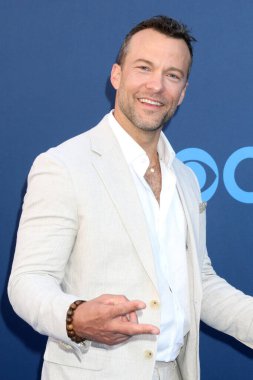 Kyle Schmid, CBS Festivali 2025 Paramount Stüdyoları 'nda 7 Mayıs 2025, Los Angeles, CA