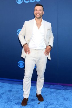 Kyle Schmid, CBS Festivali 2025 Paramount Stüdyoları 'nda 7 Mayıs 2025, Los Angeles, CA