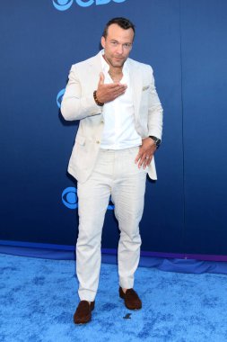 Kyle Schmid, CBS Festivali 2025 Paramount Stüdyoları 'nda 7 Mayıs 2025, Los Angeles, CA