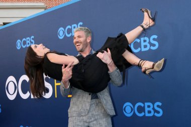 Mariel Molino, Austin Stowell CBS Festivali 2025 Paramount Stüdyoları 'nda 7 Mayıs 2025, Los Angeles, CA