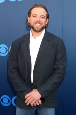 Max Thieriot CBS Festivali 2025 Paramount Stüdyoları 'nda 7 Mayıs 2025, Los Angeles, CA