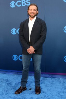 Max Thieriot CBS Festivali 2025 Paramount Stüdyoları 'nda 7 Mayıs 2025, Los Angeles, CA