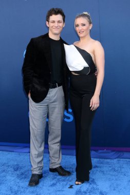 Montana Jordan, Emily Osment CBS Festivali 2025 Paramount Stüdyoları 'nda 7 Mayıs 2025, Los Angeles, CA