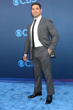 Wilmer Valderrama CBS Festivali 2025 Paramount Stüdyoları 'nda 7 Mayıs 2025, Los Angeles, CA