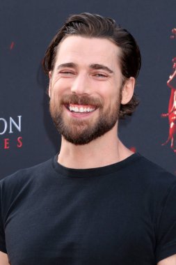 Dustin Milligan, Son Durak Kan Hatları Dünya Premiere 'de 12 Mayıs 2025' te Los Angeles 'ta TCL Çin Tiyatrosu IMAX' te