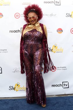 Alev Monroe 3. Geleneksel Yetişkin Balosunda 17 Mayıs 2025 'te Los Angeles' ta Arı Kovanı 'nda Yıldızların Altında Bir Gece