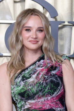 20 Mayıs 2025 'te Beverly Wilshire Oteli' ndeki 50. Gracies Ödülleri 'nde Hunter King.