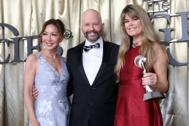 Lisa Joyner Cryer, Jon Cryer, Suzanne Rico Beverly Wilshire Oteli 'nde verilen 50. Gracies Ödülleri' nde 20 Mayıs 2025 'te Beverly Hills, CA