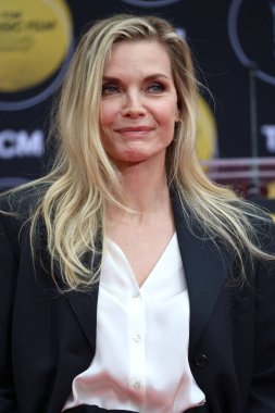 Michelle Pfeiffer, 25 Nisan 2025 'te TCL Çin Tiyatrosu' ndaki Michelle Pfeiffer El ve Ayak İzi Seremonisi 'nde Los Angeles, CA
