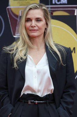 Michelle Pfeiffer, 25 Nisan 2025 'te TCL Çin Tiyatrosu' ndaki Michelle Pfeiffer El ve Ayak İzi Seremonisi 'nde Los Angeles, CA