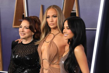 Gloria Estefan, Jennifer Lopez, Becky G. 26 Mayıs 2025 'te Las Vegas Fontainebleau' da verilen 2025 Amerikan Müzik Ödülleri 'nde.