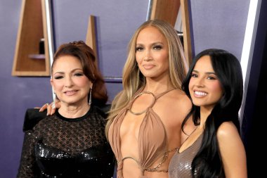 Gloria Estefan, Jennifer Lopez, Becky G. 26 Mayıs 2025 'te Las Vegas Fontainebleau' da verilen 2025 Amerikan Müzik Ödülleri 'nde.