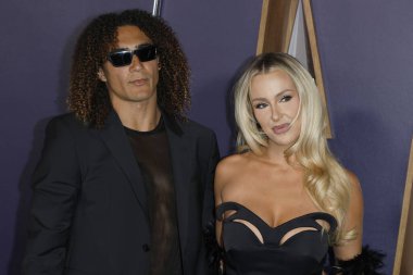 Makoa Kaleiki Ho, Tana Mongeau, 26 Mayıs 2025 'te Las Vegas Fontainebleau' da verilen 2025 Amerikan Müzik Ödülleri 'nde