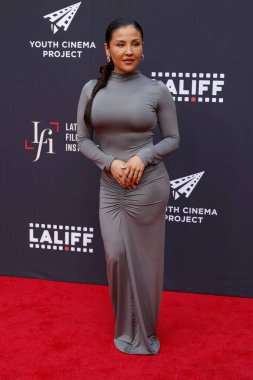 Annie Gonzalez, 28 Mayıs 2025 'te TCL Çin Tiyatrosu IMAX' ta LALIFF 2025 açılış gecesinde, CA