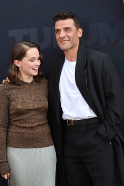 Cailee Spaeny, Oscar Isaac Netflix Tudum 2025 'te Kia Forum' da 31 Mayıs 2025 'te Los Angeles, CA