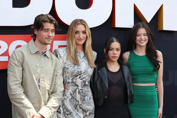 Felix Mallard, Brianne Howey, Antonia Gentry, Sara Waisglass Netflix Tudum 2025, Kia Forum 'da 31 Mayıs 2025, Los Angeles, CA