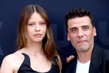 Mia Goth, Oscar Isaac Netflix Tudum 2025 'te Kia Forum' da 31 Mayıs 2025 'te Los Angeles, CA