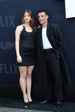 Mia Goth, Oscar Isaac Netflix Tudum 2025 'te Kia Forum' da 31 Mayıs 2025 'te Los Angeles, CA