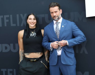 Rhea Ripley, CM Punk Netflix Tudum 2025 'te Kia Forum' da 31 Mayıs 2025 'te Los Angeles, CA