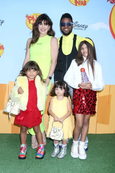 Lauren Keyes, Christophe Keyes. Phineas And Ferb Sezon 5 Bölüm 5 Nya Stüdyolarında Kızlar 31 Mayıs 2025, Los Angeles, CA