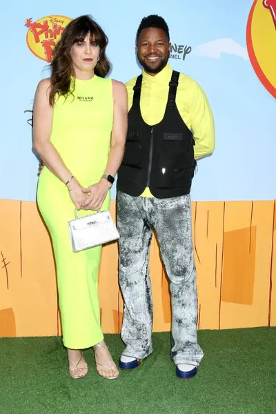 Lauren Keyes, Christophe Keyes Phineas 'ta ve Ferb Sezon 5 Dünya prömiyeri Nya Stüdyoları' nda 31 Mayıs 2025, Los Angeles, CA