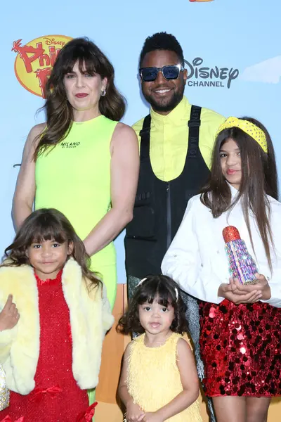 Lauren Keyes, Christophe Keyes. Phineas And Ferb Sezon 5 Bölüm 5 Nya Stüdyolarında Kızlar 31 Mayıs 2025, Los Angeles, CA