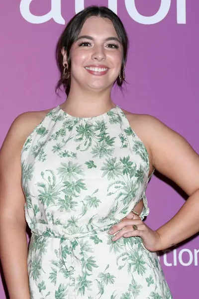 Isabella Gomez, Los Angeles 25. Operasyonu 'nda 3 Haziran 2025' te Candela La Brea 'daki Gülümse Şenliği' nde.