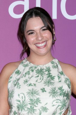 Isabella Gomez, Los Angeles 25. Operasyonu 'nda 3 Haziran 2025' te Candela La Brea 'daki Gülümse Şenliği' nde.