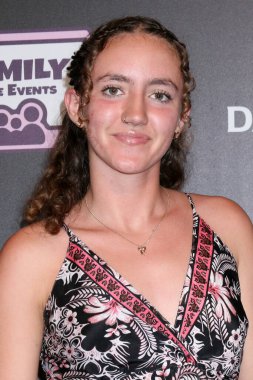 Bella Baldocchi, Calabasas Regency Theater Calabasas 'taki Little Angels Premiere' de 4 Haziran 2025 'te, CA