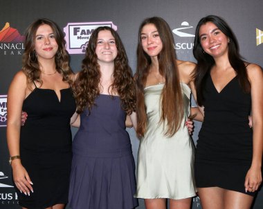 Cydney Neale, Calabasas Regency Theater Calabasas 'taki Little Angels Premiere' de 4 Haziran 2025 'te, CA