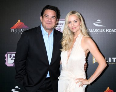 Dean Cain, Helena Mattsson 4 Haziran 2025 'te Calabasas Regency Tiyatrosu' ndaki Little Angels Premiere 'de.