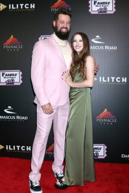 Taylor Cole, Kayla Cole Regency Theater Calabasas 'taki Little Angels galasında 4 Haziran 2025' te Calabasas, CA